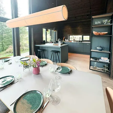 Mountain With Beautiful View بيت للعطل